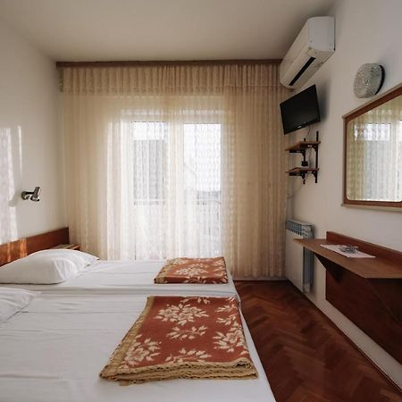 Apartments & Rooms Peranic Новаля Екстер'єр фото