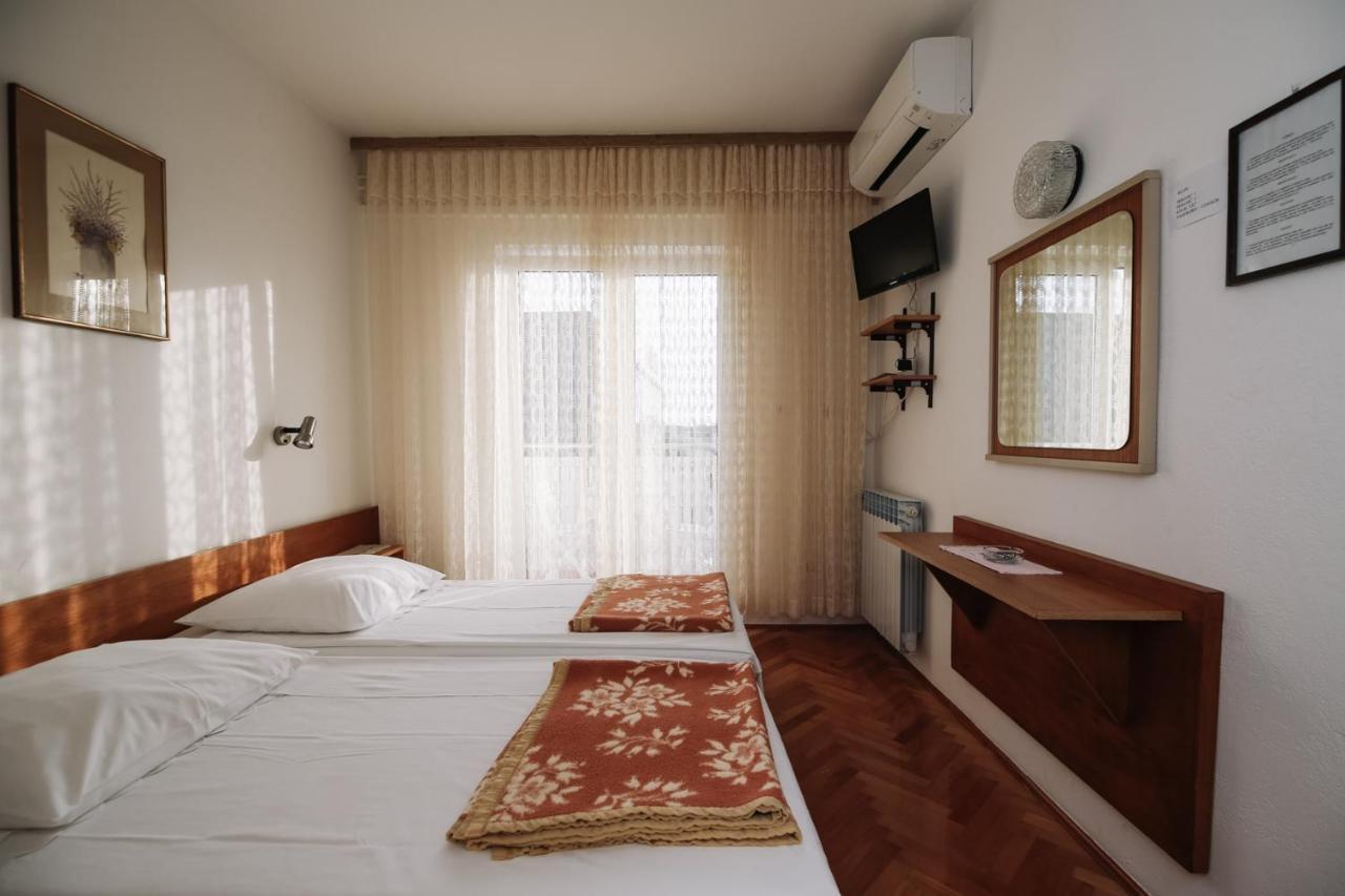 Apartments & Rooms Peranic Новаля Екстер'єр фото